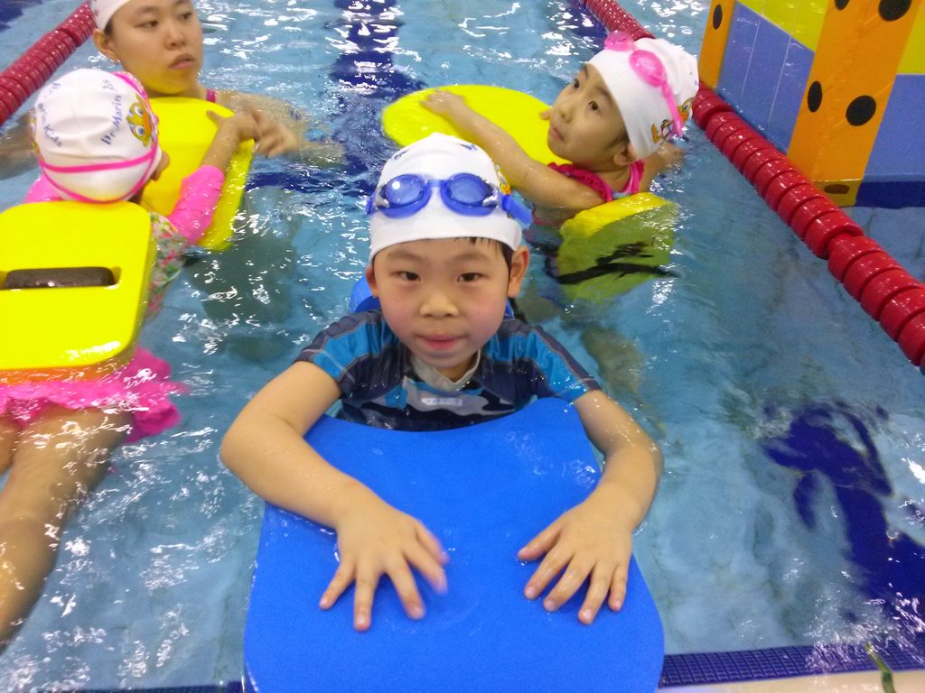 저 발차기 잘했죠 ^^